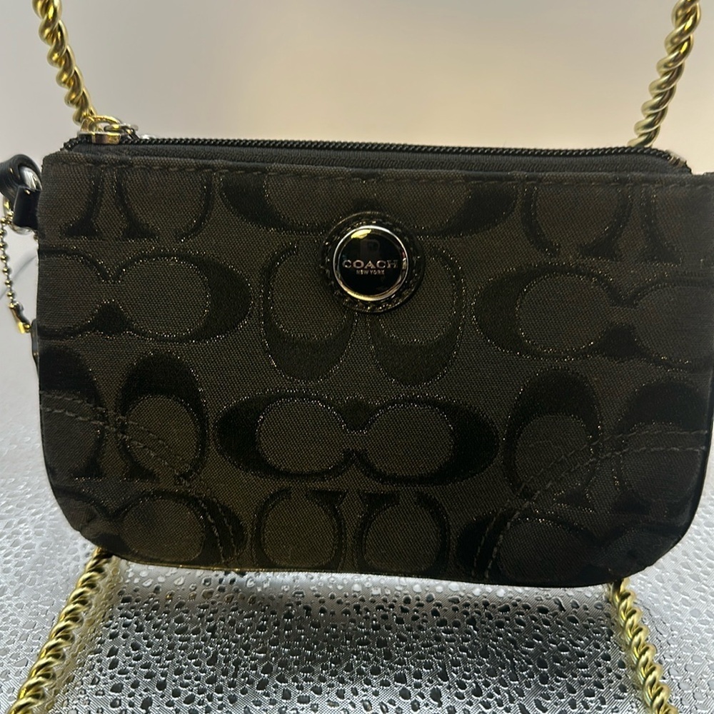 Coach Black wristlet an excellent used condition. Comes with hand tag.​​